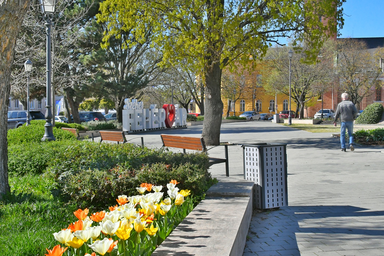 Napsütéses húsvét vasárnap - az élet csodáját hirdetik az ébredő növények városszerte
